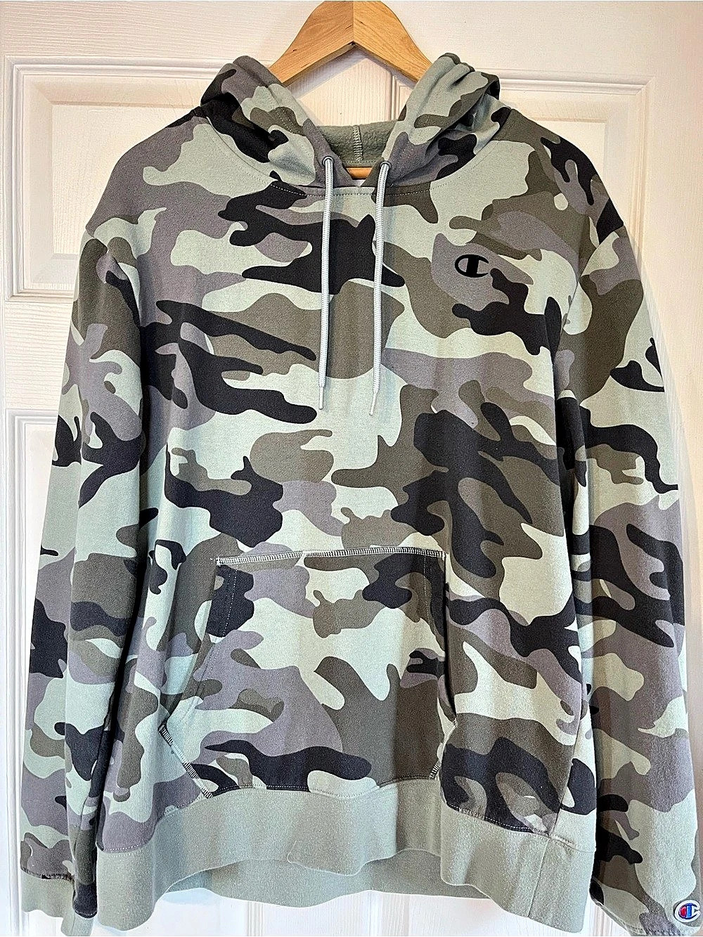 Champion Camo Pullover Hoodie Size Large Like New